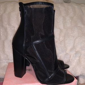 Caged-mesh high heels